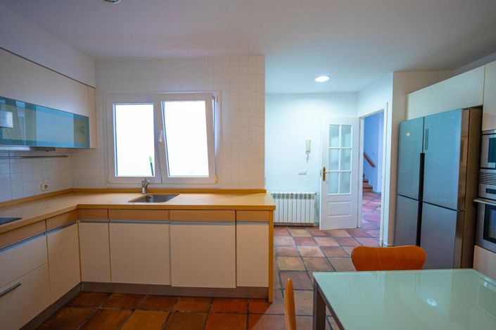 Image No.10-5 Bed House for sale