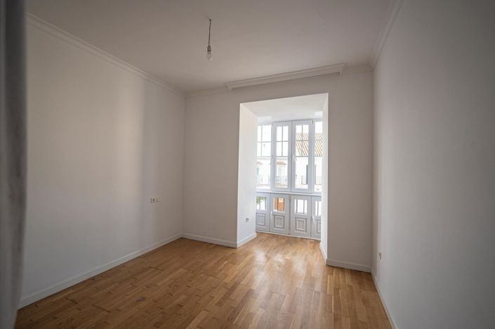 Image No.13-5 Bed House for sale