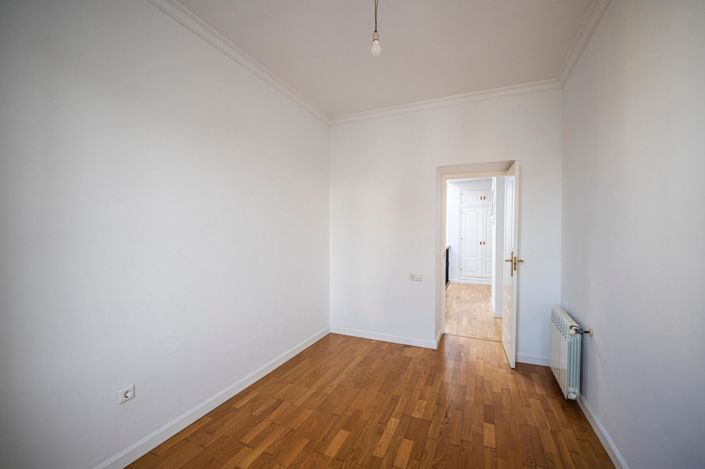 Image No.16-5 Bed House for sale