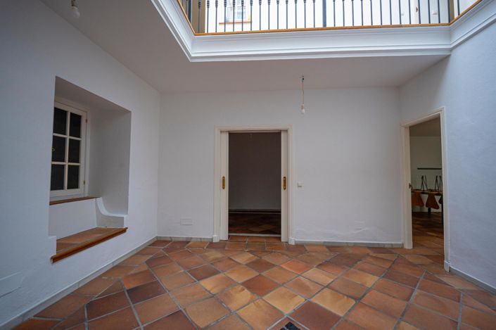 Image No.2-5 Bed House for sale