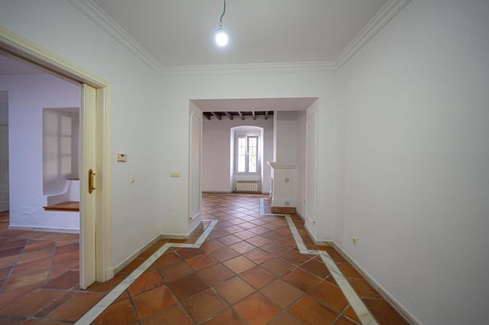 Image No.24-5 Bed House for sale