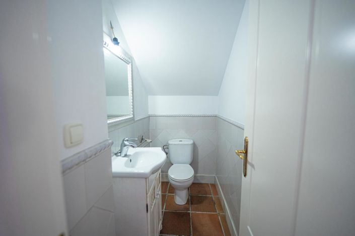 Image No.7-5 Bed House for sale