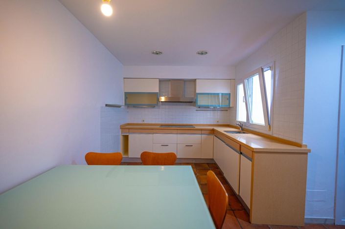 Image No.8-5 Bed House for sale