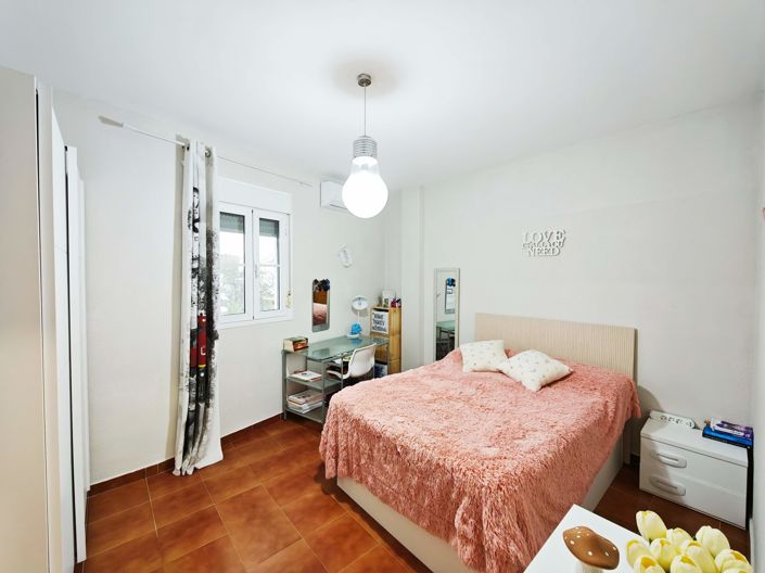 Image No.30-4 Bed Property for sale