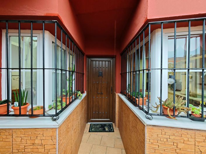 Image No.4-4 Bed Property for sale