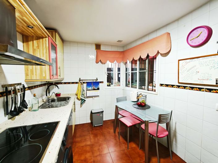 Image No.9-4 Bed Property for sale