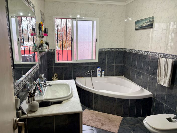 Image No.16-4 Bed Property for sale