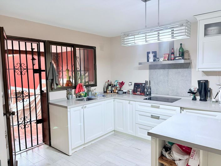 Image No.9-4 Bed Property for sale