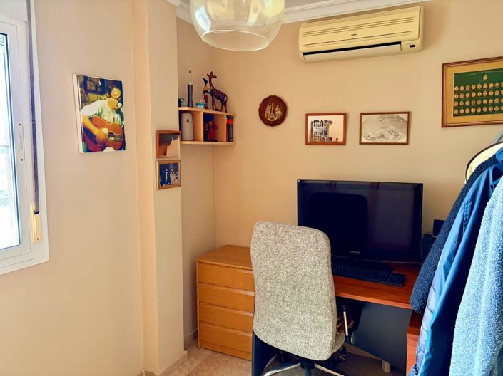 Image No.11-3 Bed House for sale