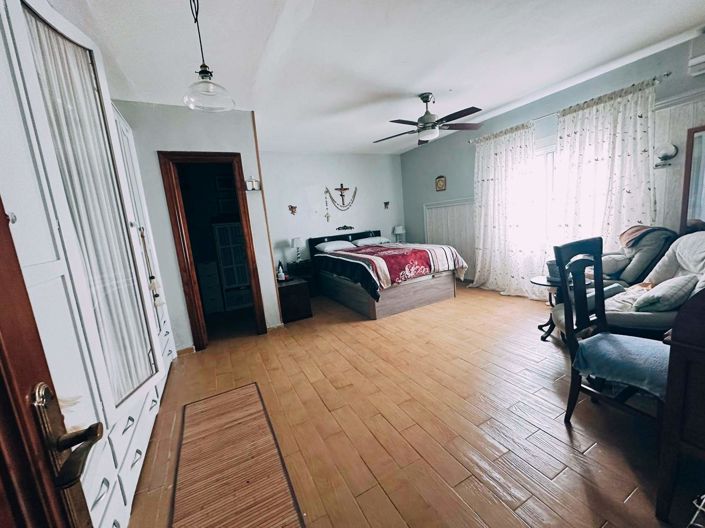 Image No.11-3 Bed Flat for sale