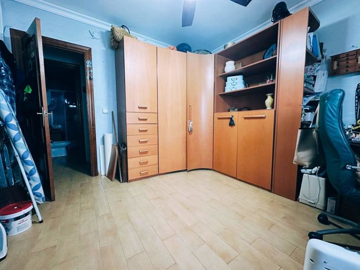 Image No.9-3 Bed Flat for sale