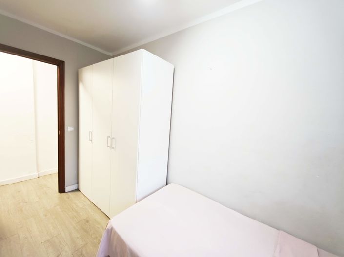 Image No.9-3 Bed Flat for sale