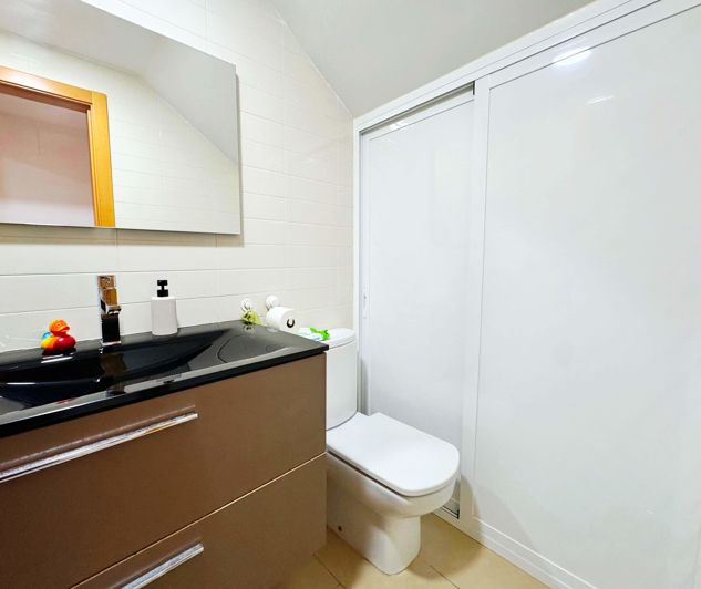 Image No.12-3 Bed Property for sale