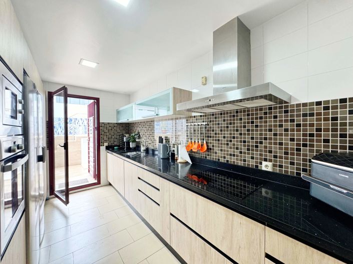 Image No.13-3 Bed Property for sale