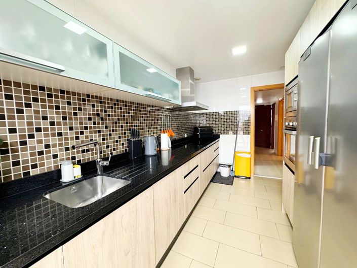 Image No.14-3 Bed Property for sale