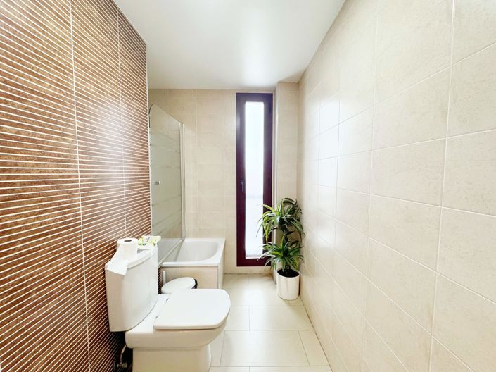 Image No.23-3 Bed Property for sale