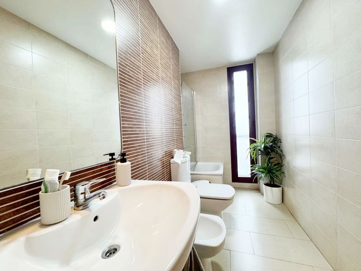 Image No.24-3 Bed Property for sale