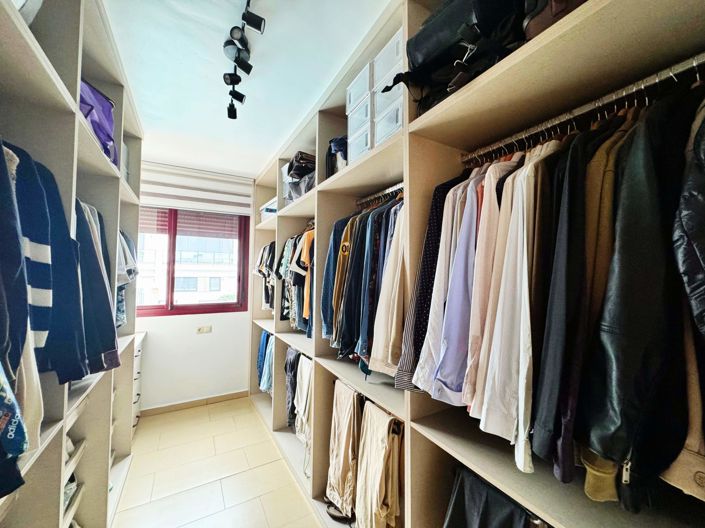 Image No.25-3 Bed Property for sale