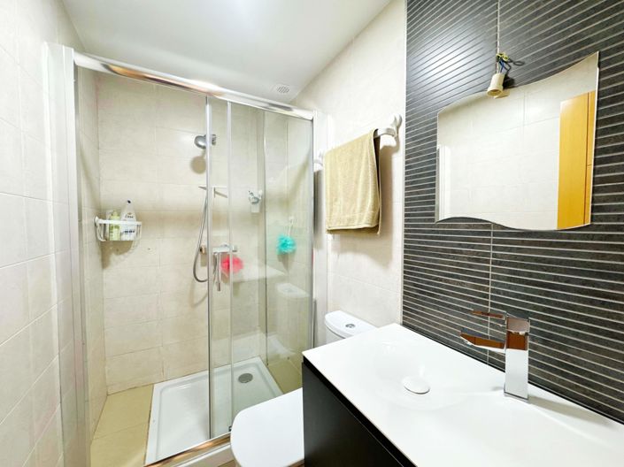 Image No.29-3 Bed Property for sale