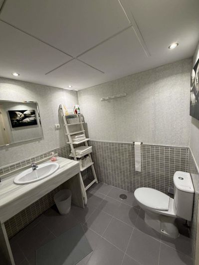 Image No.12-3 Bed Flat for sale