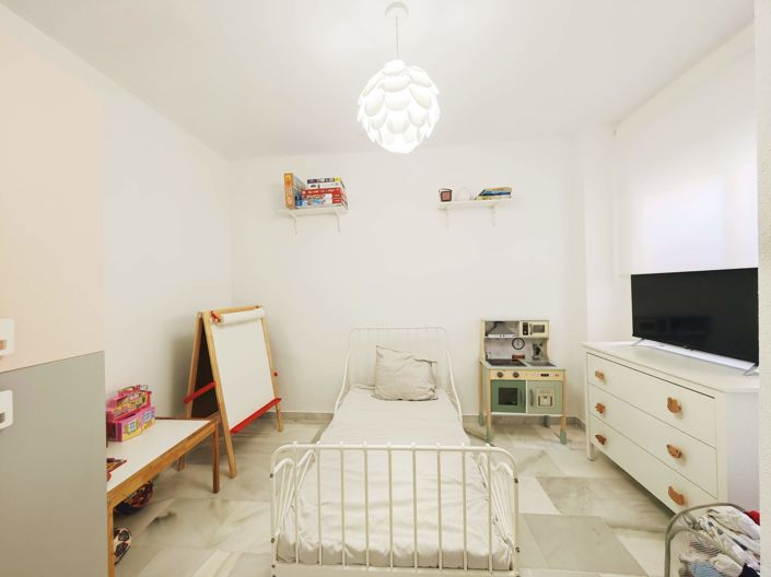 Image No.18-3 Bed Flat for sale