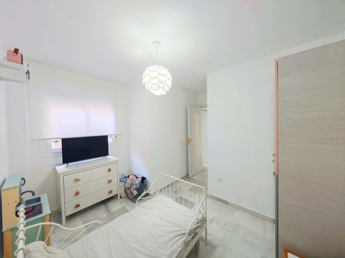 Image No.19-3 Bed Flat for sale