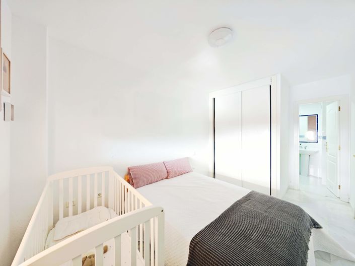 Image No.24-3 Bed Flat for sale