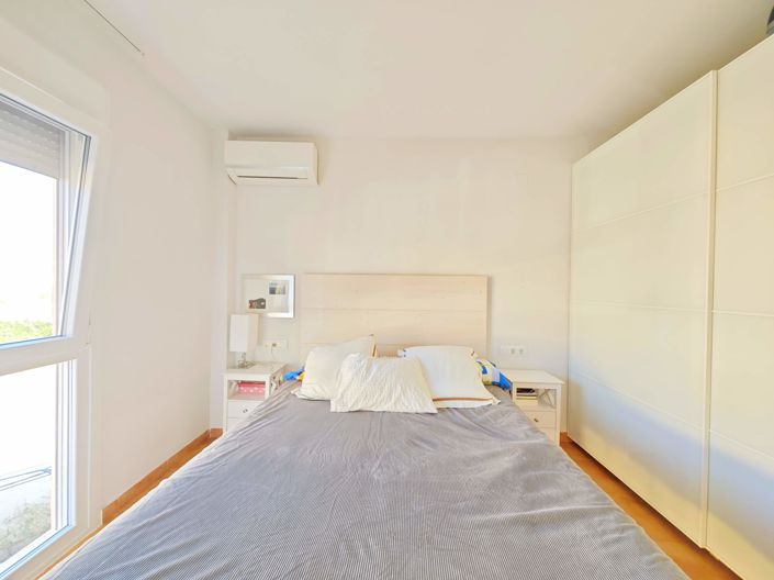 Image No.17-3 Bed Property for sale