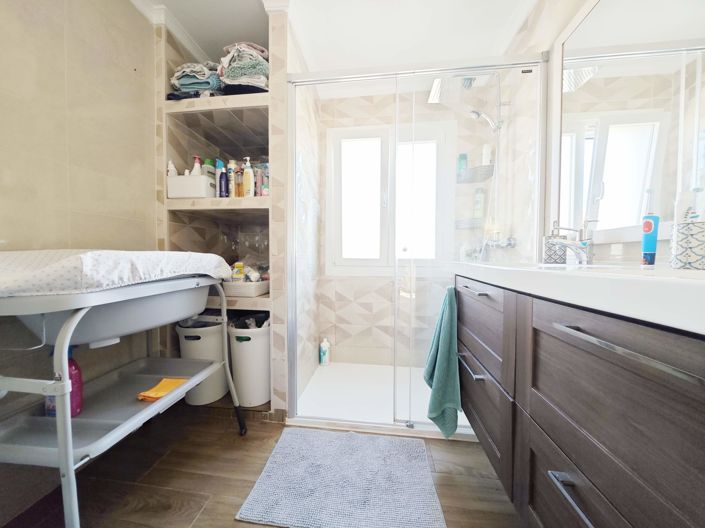 Image No.19-3 Bed Property for sale