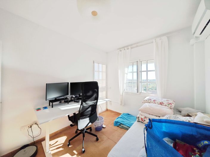 Image No.20-3 Bed Property for sale