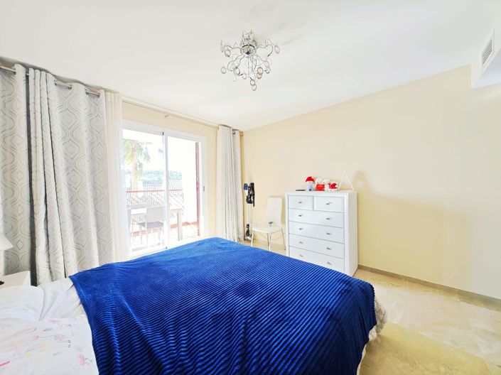 Image No.20-3 Bed Flat for sale