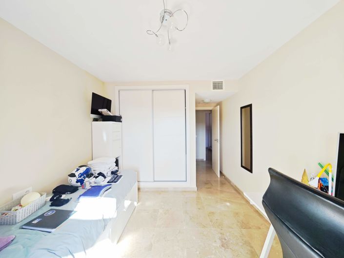 Image No.25-3 Bed Flat for sale