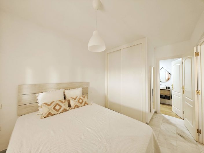 Image No.11-3 Bed Flat for sale