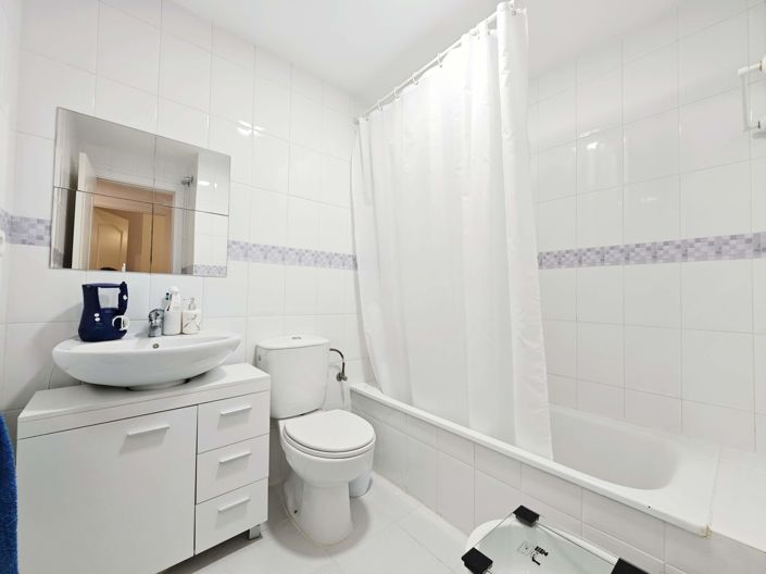 Image No.13-3 Bed Flat for sale