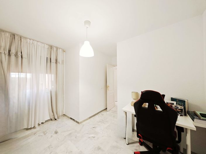 Image No.17-3 Bed Flat for sale