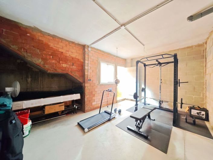 Image No.18-3 Bed Flat for sale