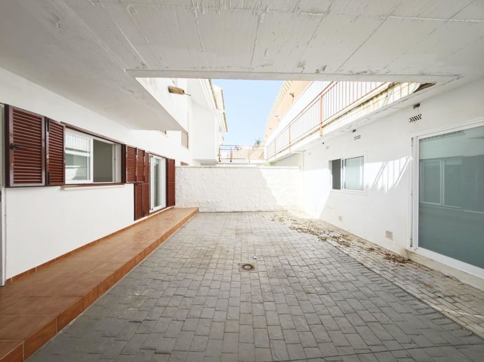 Image No.15-2 Bed Property for sale