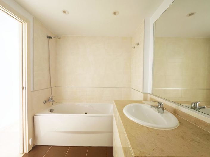 Image No.22-2 Bed Property for sale