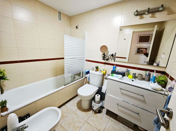 Image No.12-2 Bed Flat for sale