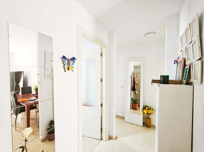 Image No.5-2 Bed Flat for sale