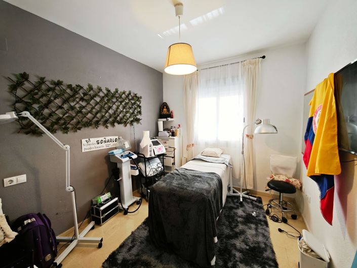 Image No.8-2 Bed Flat for sale