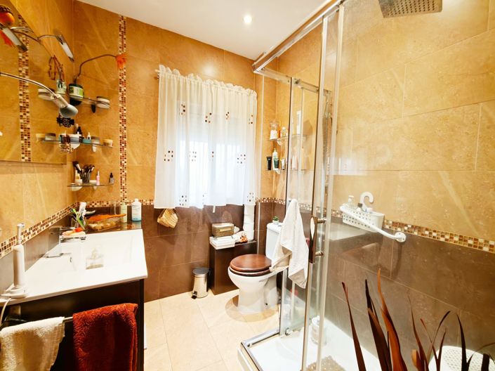 Image No.11-2 Bed Flat for sale