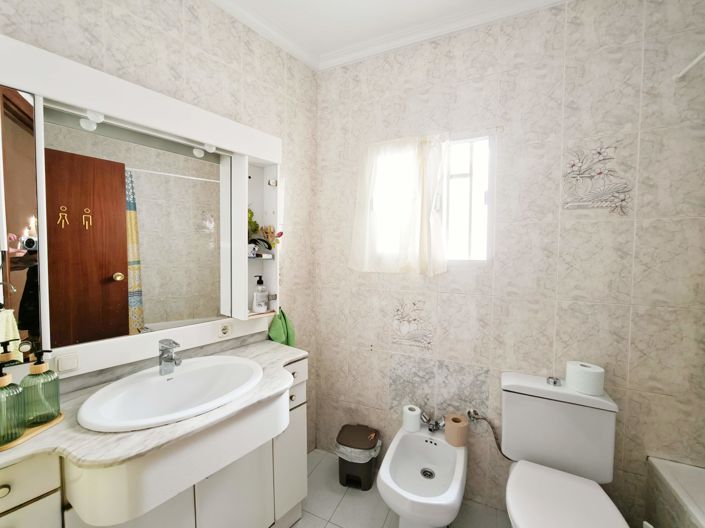 Image No.10-5 Bed House for sale