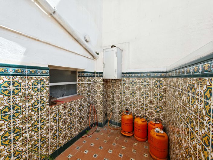 Image No.17-5 Bed House for sale