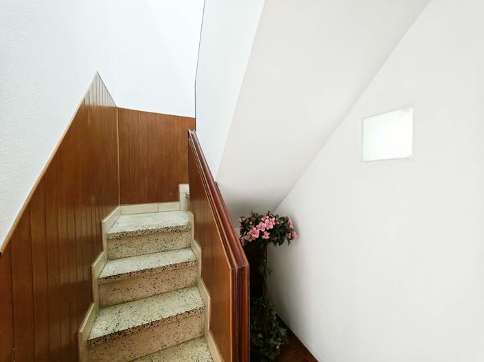 Image No.18-5 Bed House for sale