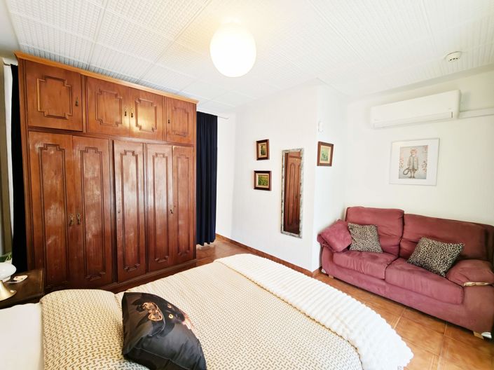 Image No.4-5 Bed House for sale