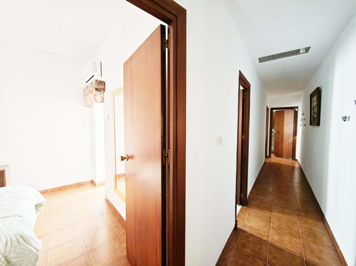 Image No.7-5 Bed House for sale