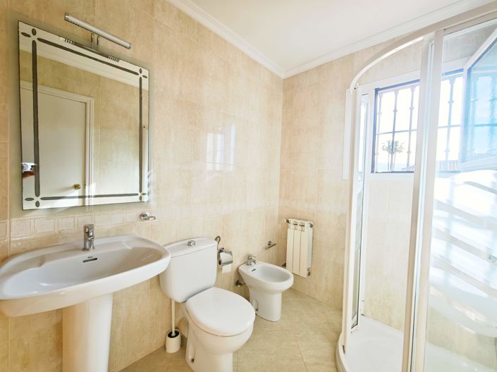 Image No.40-Villa de 4 chambres à vendre à Algeciras