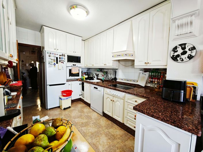 Image No.14-4 Bed Property for sale