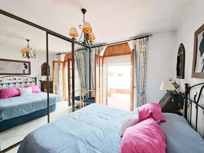 Image No.28-4 Bed Property for sale